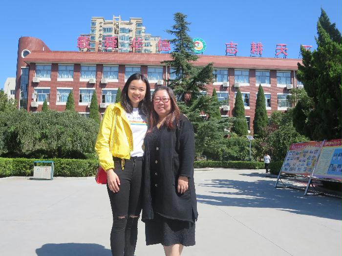 (图)全国大运会冠军徐蔚然回母校济南舜耕中学看望老师