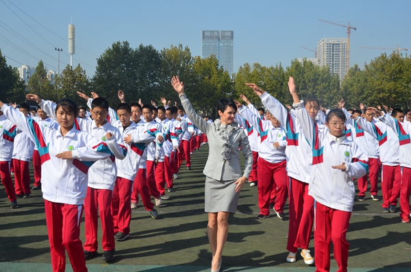 图芬兰万达市教育交流访问团到访济南二中