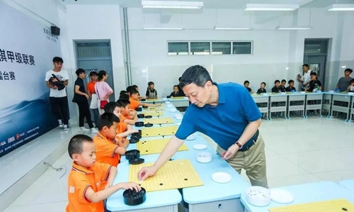 中国围棋甲级联赛第十轮走进历城区万象新天学校