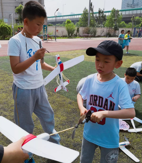 第十二届济南市科技节中小学生航模竞赛在槐荫区顺利举行